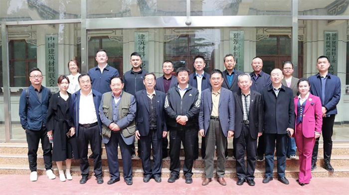 諸城市副市長(zhǎng)肖慶一行蒞臨建材情報(bào)所交流座談